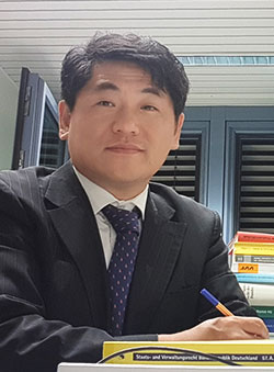 공공인재학부 학부장 성봉근